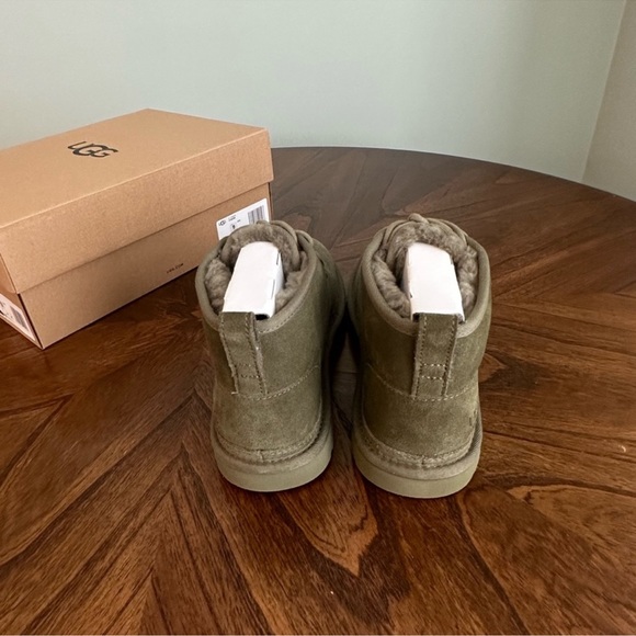 UGG Women’s Neumel Suede Chukka Boots in Burnt Olive - Picture 6 of 8